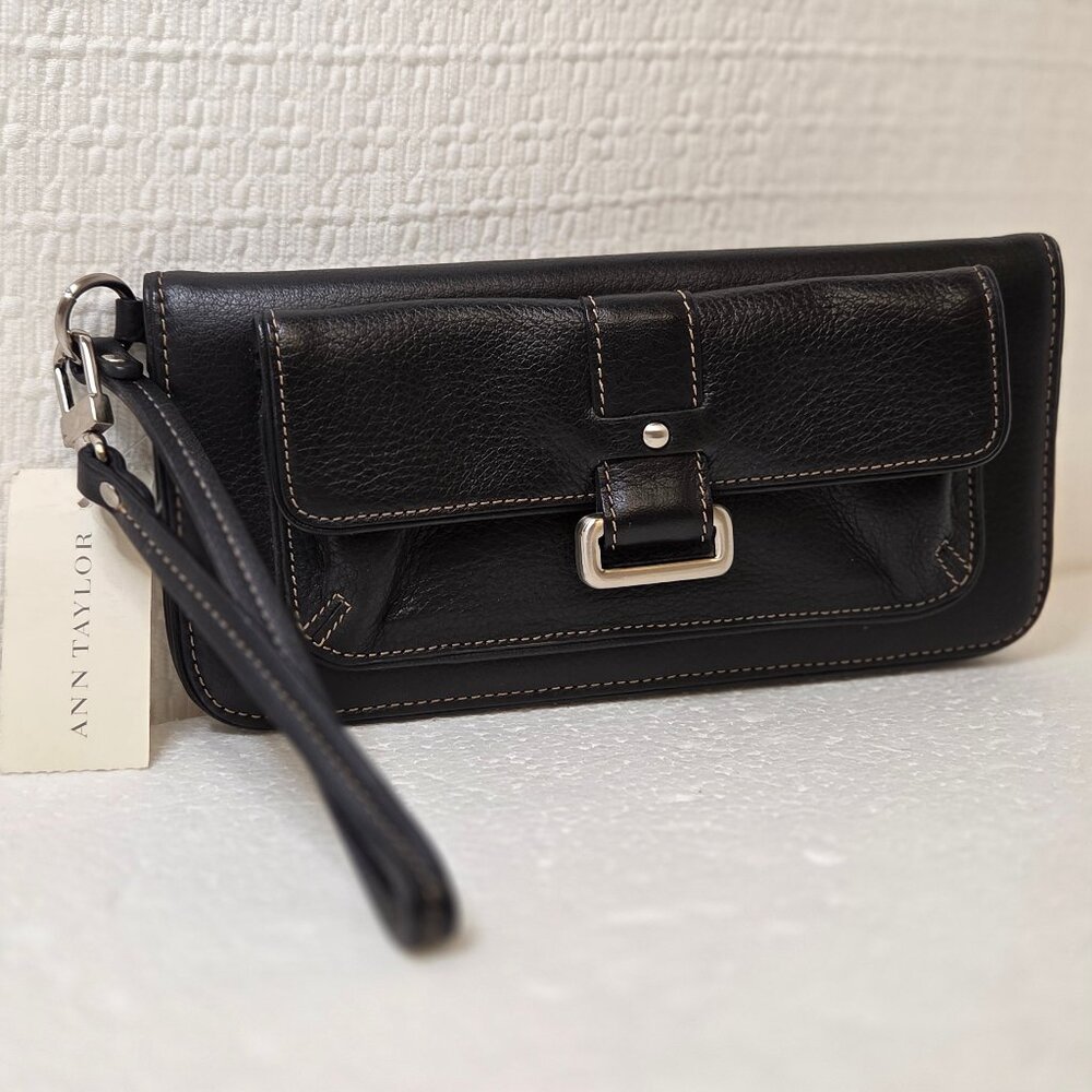 NWT Ann Taylor Black Genuine Leather Bifold Wallet Wristlet - OS